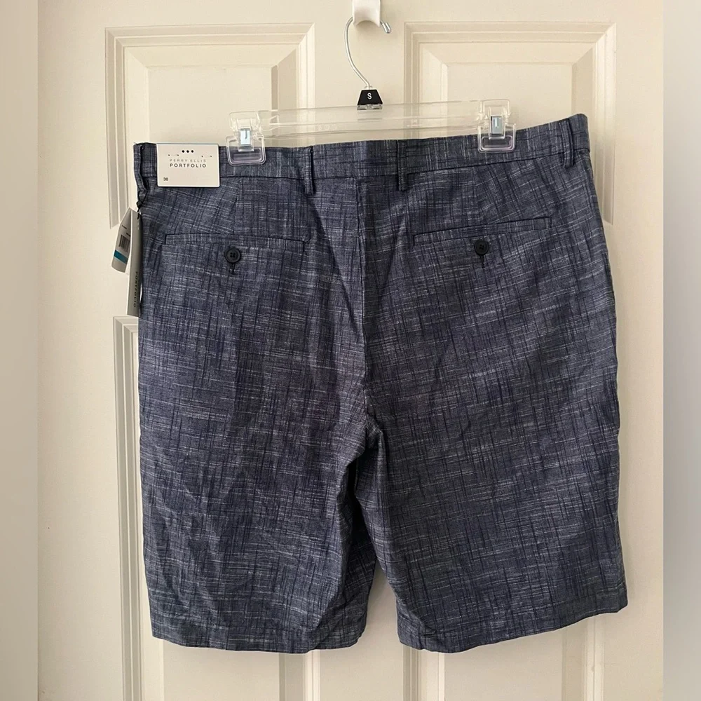 NWT Men’s Perry Ellis Blue & White flat front chino shorts pockets size 36